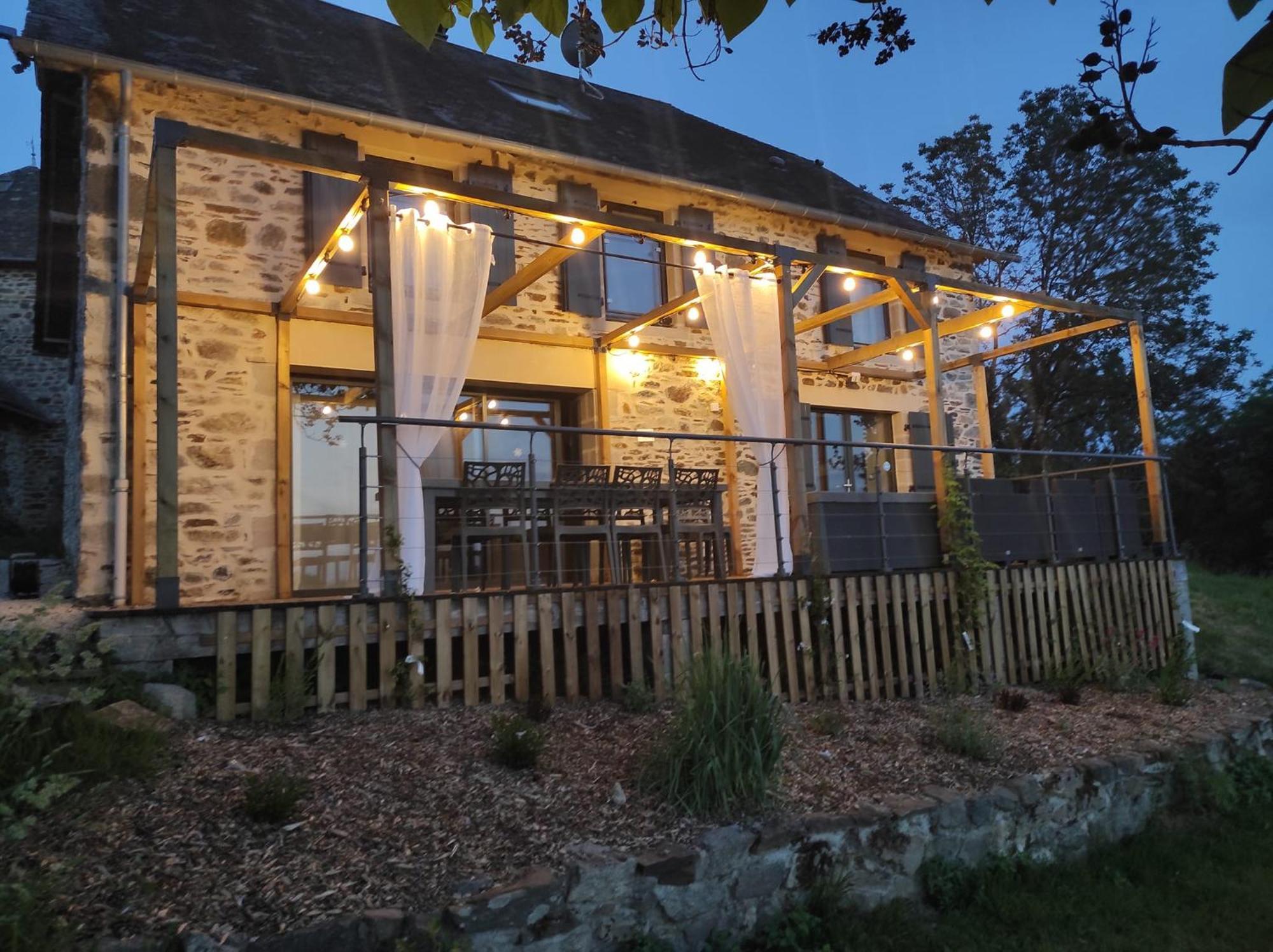 Domaine De La Clauzade Bed & Breakfast Saint-Germain-les-Vergnes Екстериор снимка