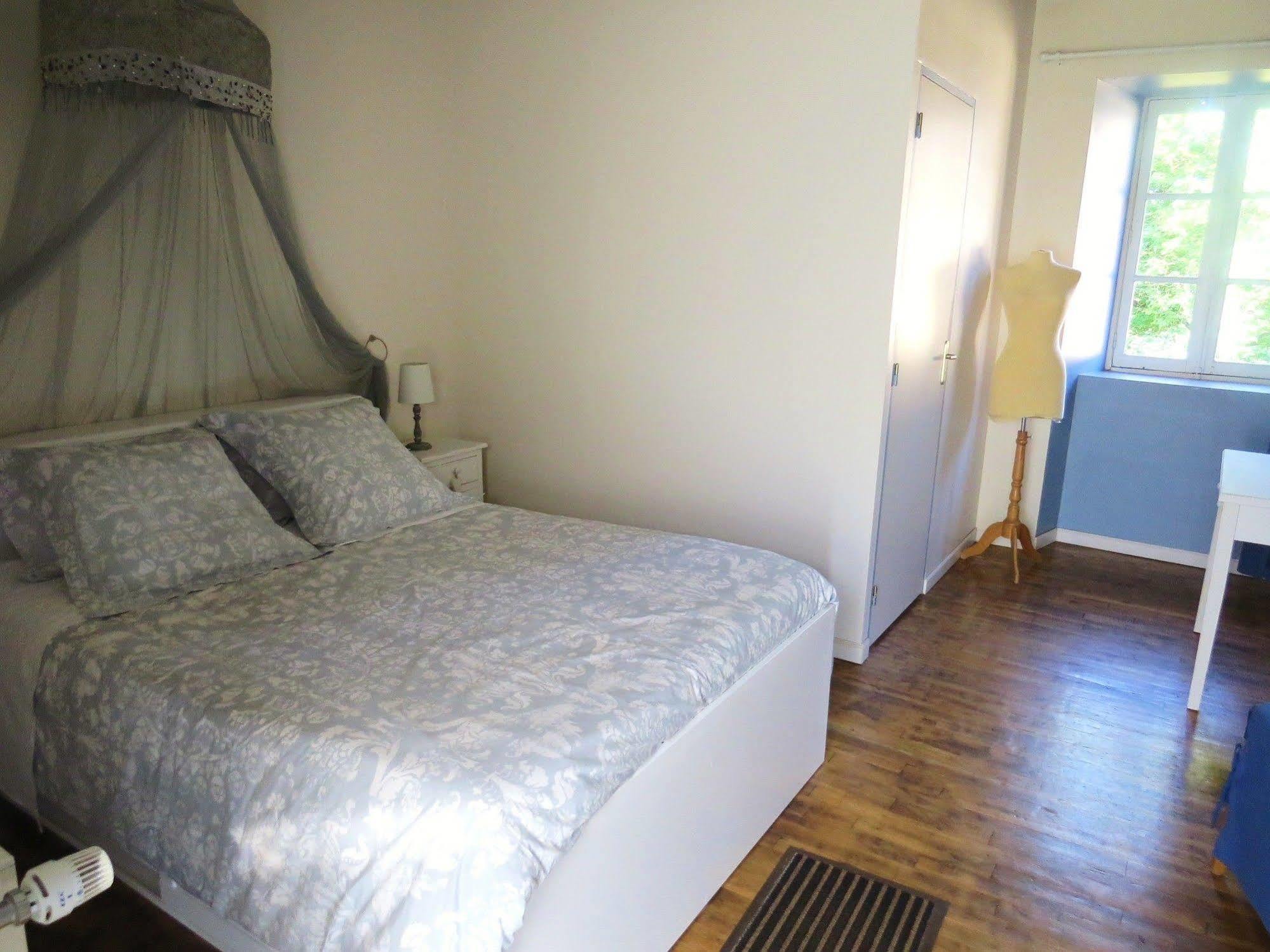 Domaine De La Clauzade Bed & Breakfast Saint-Germain-les-Vergnes Екстериор снимка