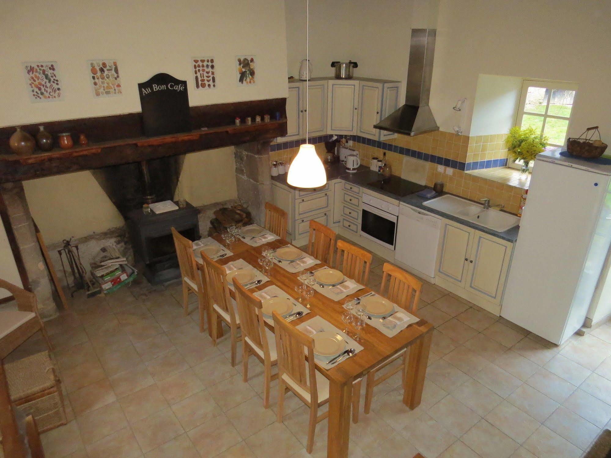 Domaine De La Clauzade Bed & Breakfast Saint-Germain-les-Vergnes Екстериор снимка